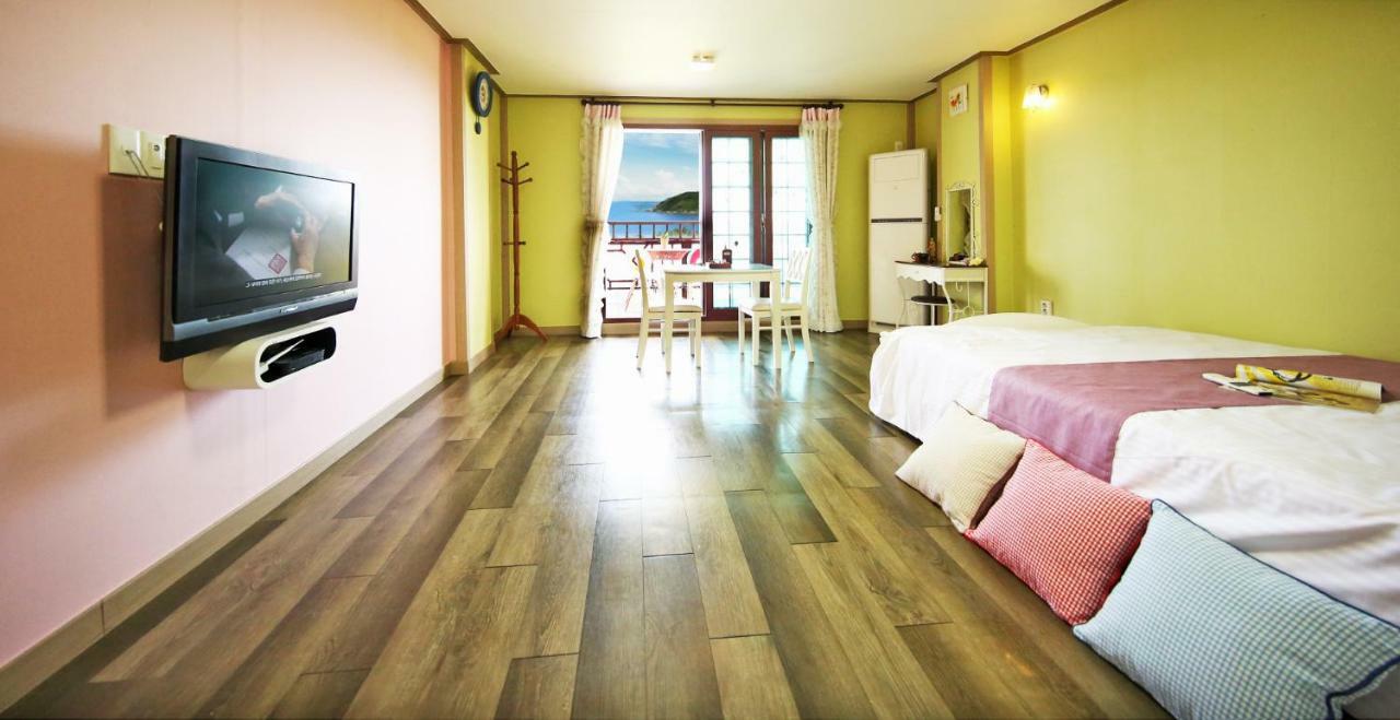 Tongyeong Paper Island Pension 外观 照片