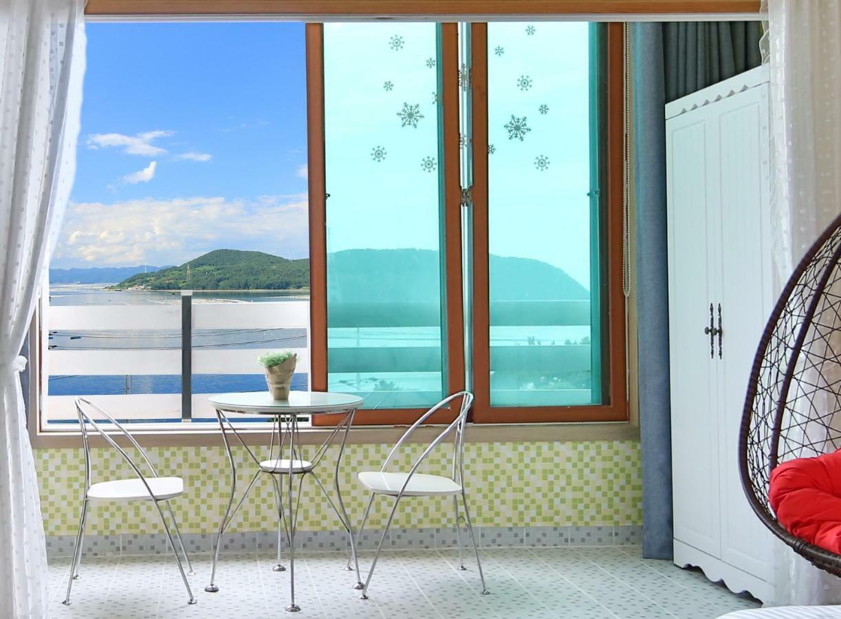 Tongyeong Paper Island Pension 外观 照片